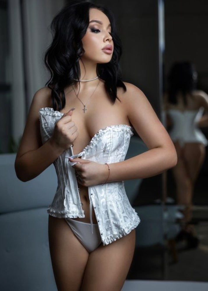 Индивидуалка Эмилия фото № 2 в городе Боровичи